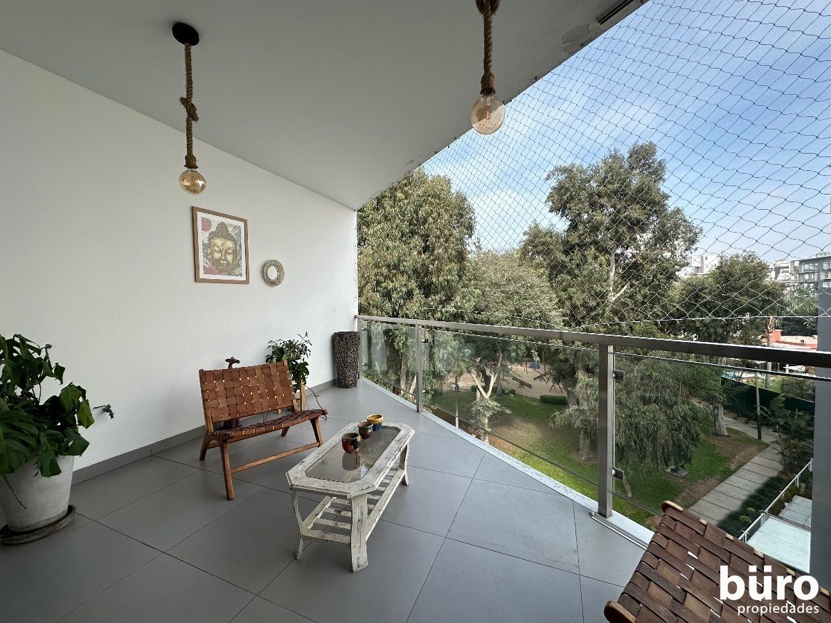 4 de 39: Linda Terraza en Primer nivel con Vista a Parque Privado