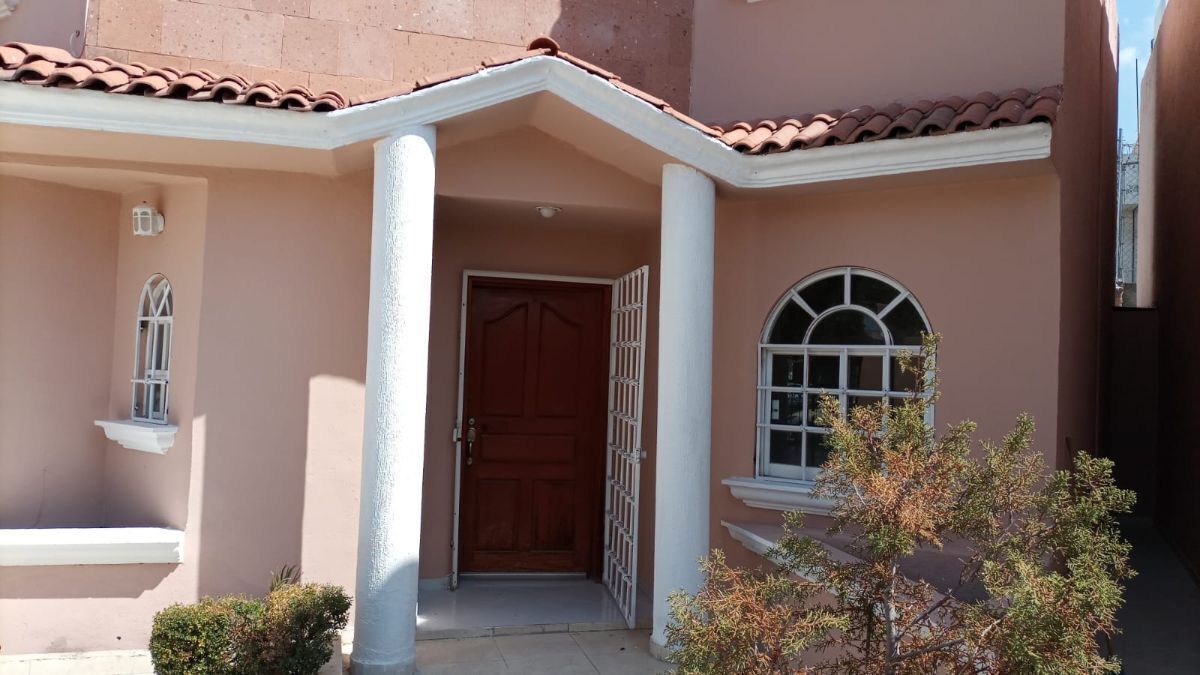 2 of 26: Casa en renta La Moraleja