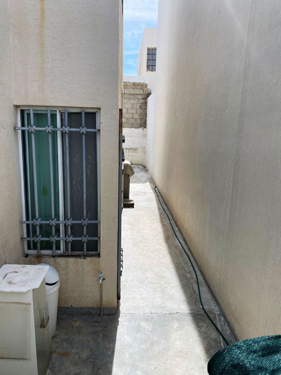 19 de 20: pasillo al patio trasero