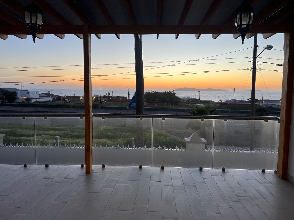 1 of 50: Terraza con vista al mar