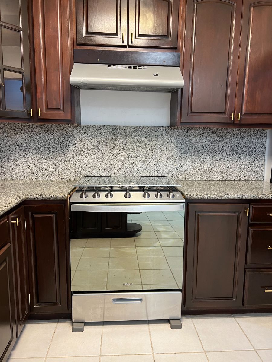 14 of 50: Estufa y horno nuevos