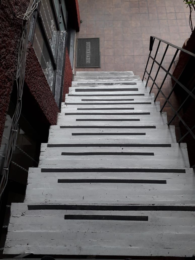 5 de 16: Escaleras para subir al segundo nivel