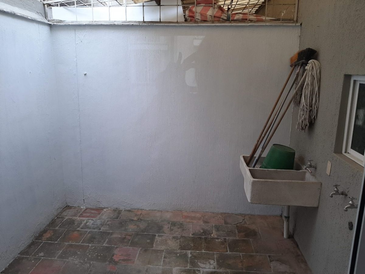 9 de 12: AREA DE LAVADO SEMITECHADO