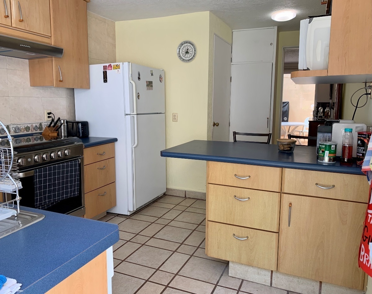 4 de 35: DISTRIBUCIÓN FUNCIONAL, ENTRADA DIRECTA DE COCHERA A COCINA