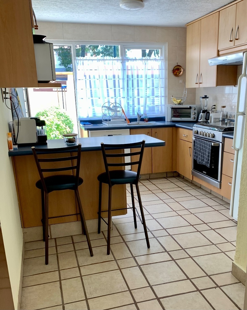 31 de 35: ESPACIO PARA COMER EN COCINA