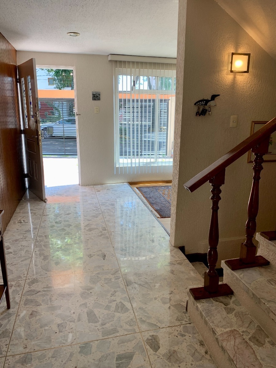 11 de 35: RECIBIDOR MUY ILUMINADO Y AMPLIO