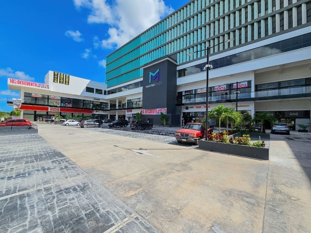 2 de 14: Master Plaza 135