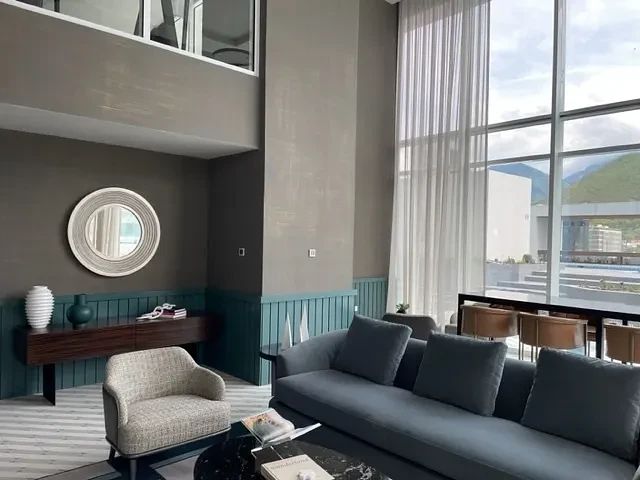 23 de 30: Lounge aledaño a alberca