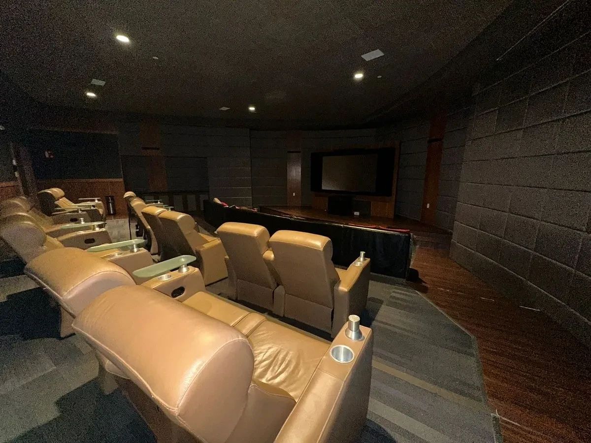 29 de 30: Casa club sala de cine