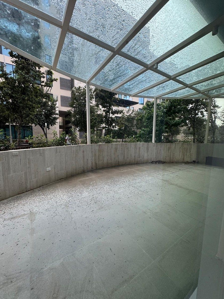 13 de 30: Terraza con pergola y cristal 100% cubierta