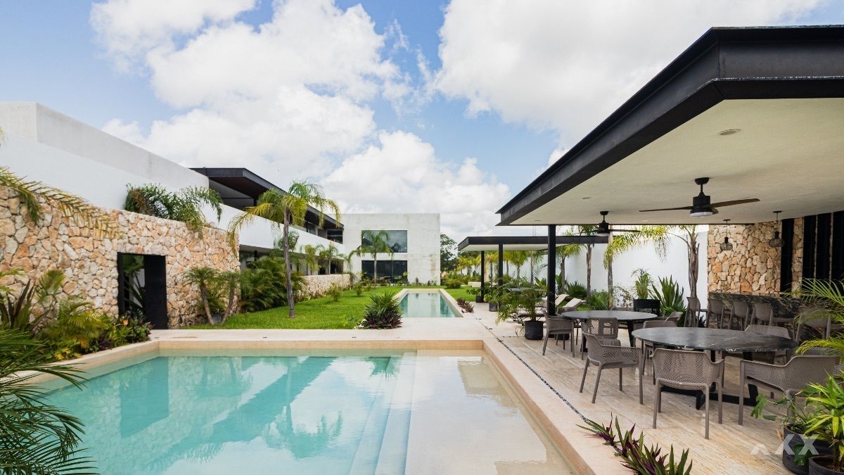 28 de 41: Terraza y piscinas