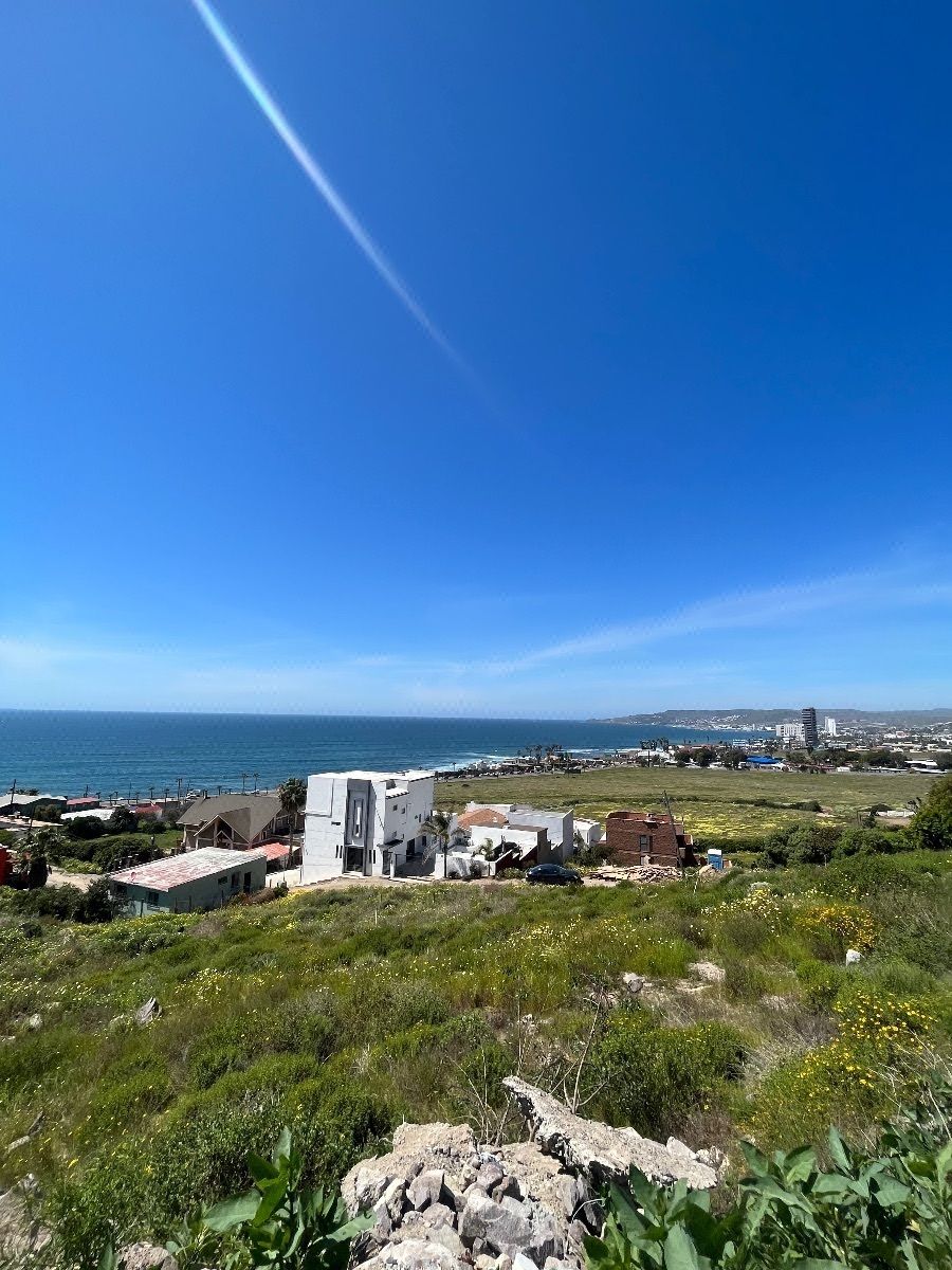 Venta de Terreno con Hermosa Vista Panorámica Frente a las Rosas