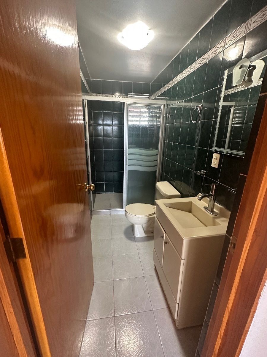 4 de 12: Baño visitas