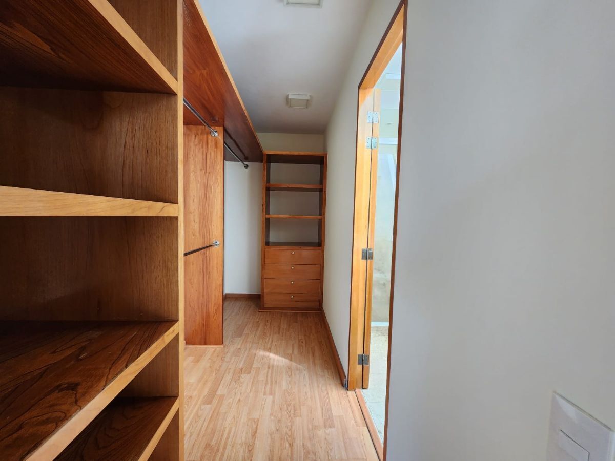 12 de 21: Closets de madera