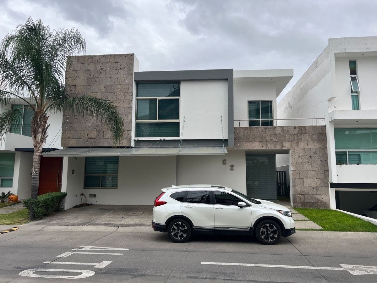 Venta Hermosa y Funcional Casa en Villa Verona, foto 1 de 10