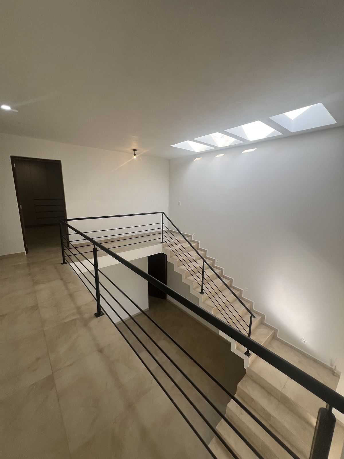 26 de 35: Escaleras planta alta