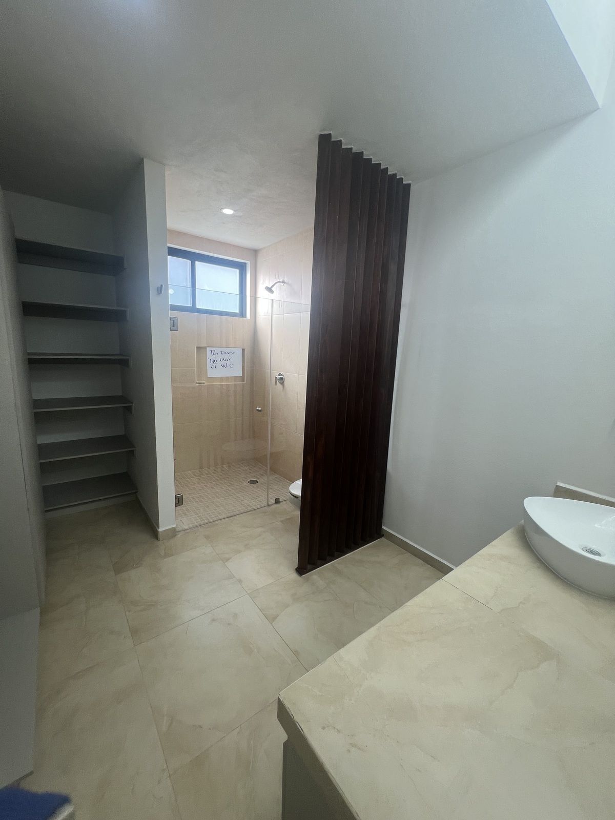 32 de 35: Baño de Rec principal