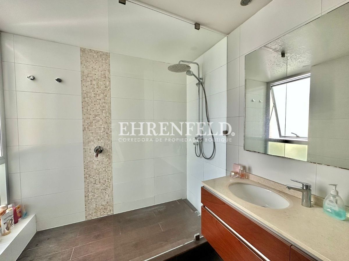 29 de 35: Baño suite.
