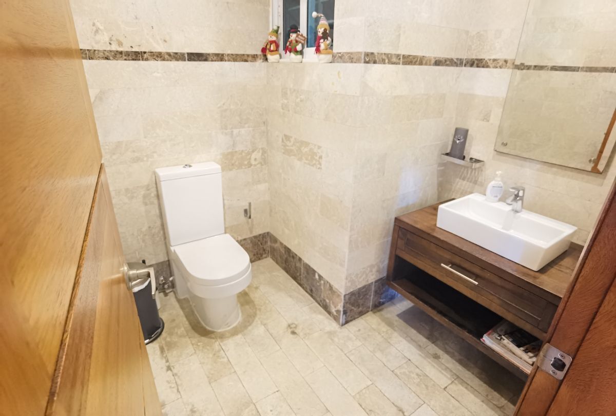 4 de 28: Medio Baño