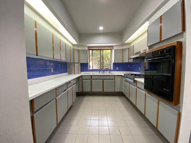 5 de 26: cocina cerrada
