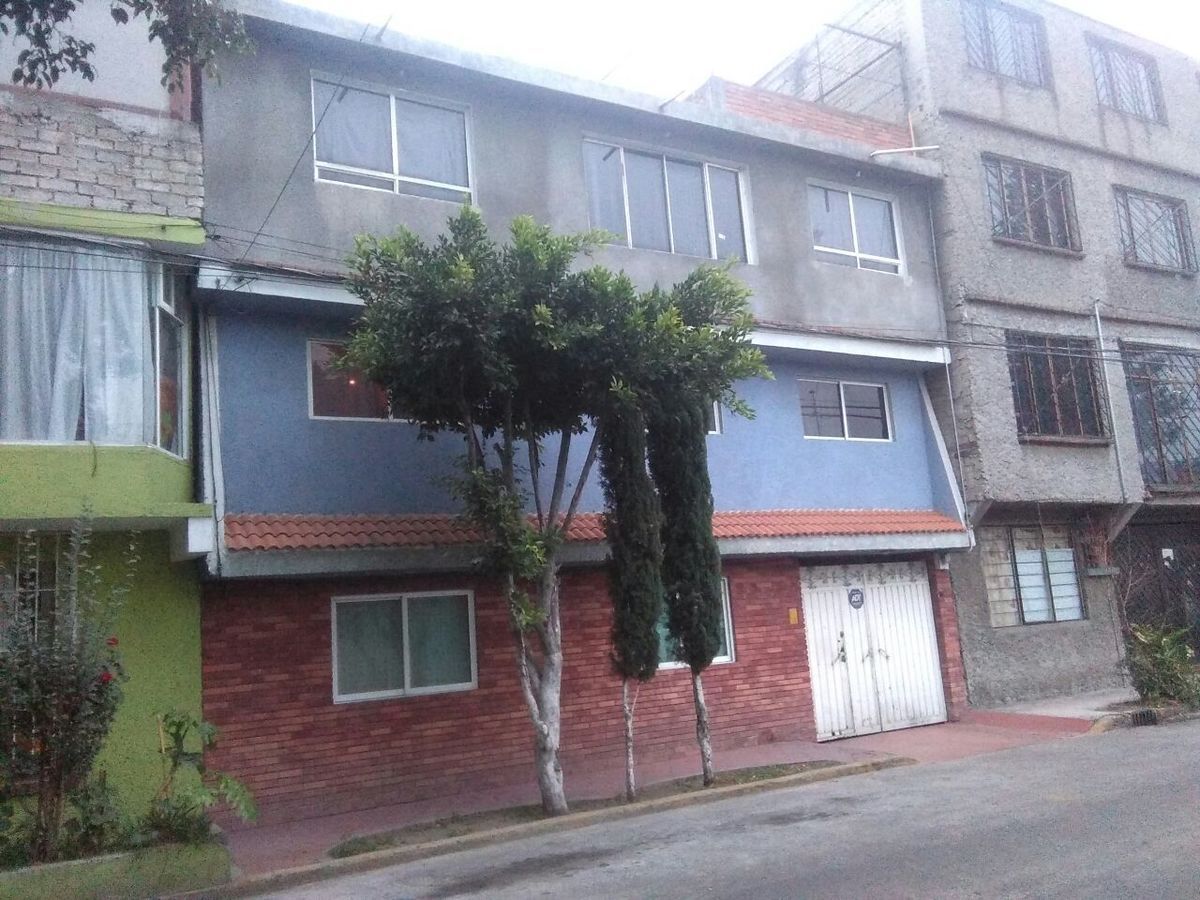 1 de 8: FACHADA