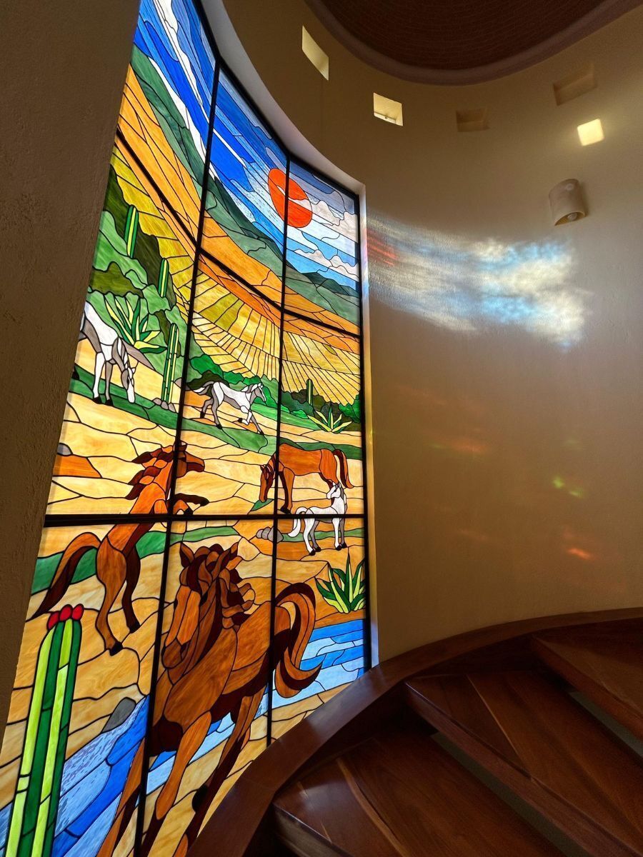 15 of 26: vitral de caballos