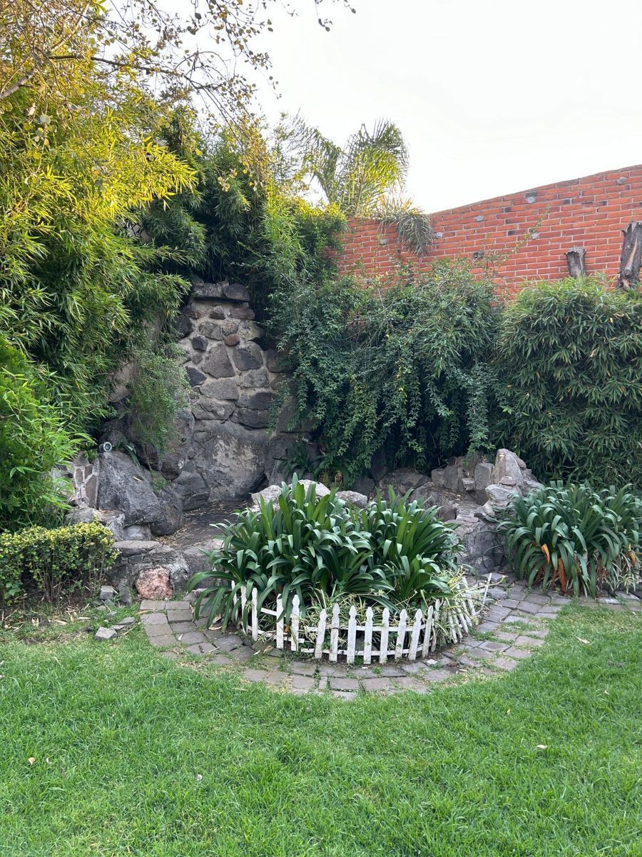 23 of 26: fuente artificial