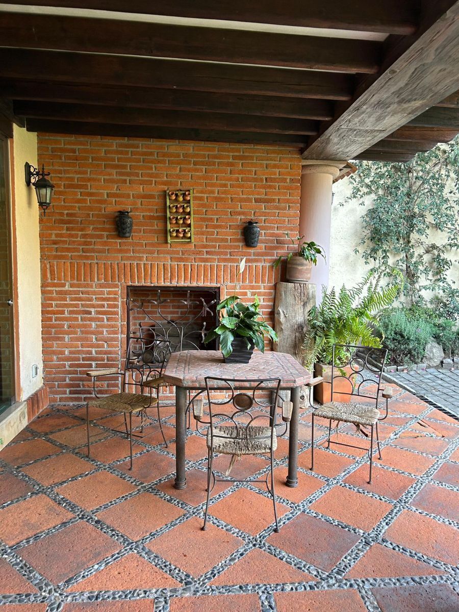 24 of 26: chimenea de gas al exterior