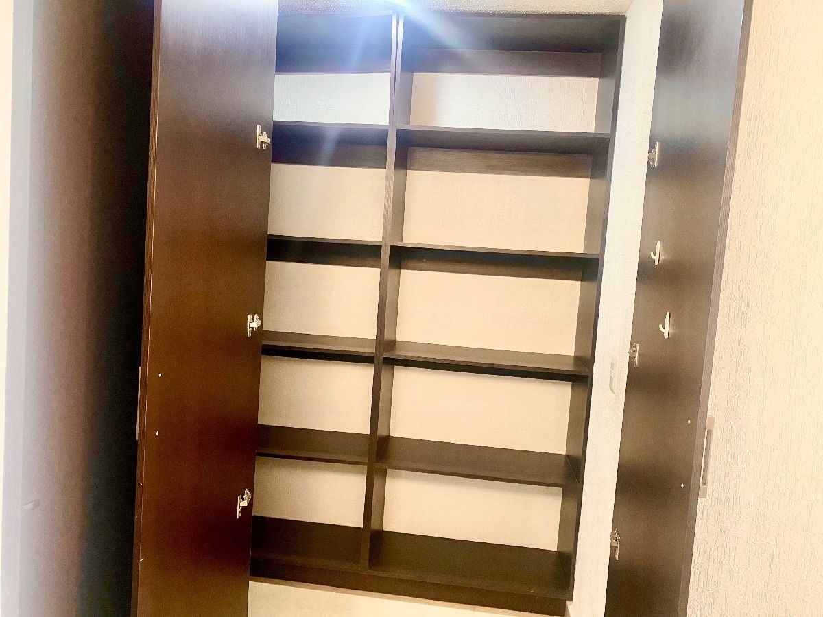 8 of 28: Despensa de cocina