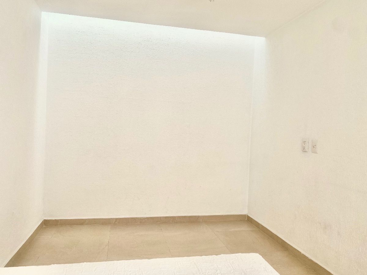 13 of 28: Saja de tv y/o Estudio