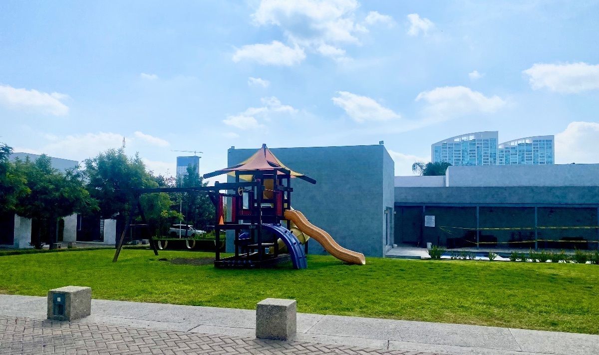 25 of 28: Área común, juegos para niños y salón de usos múltiples