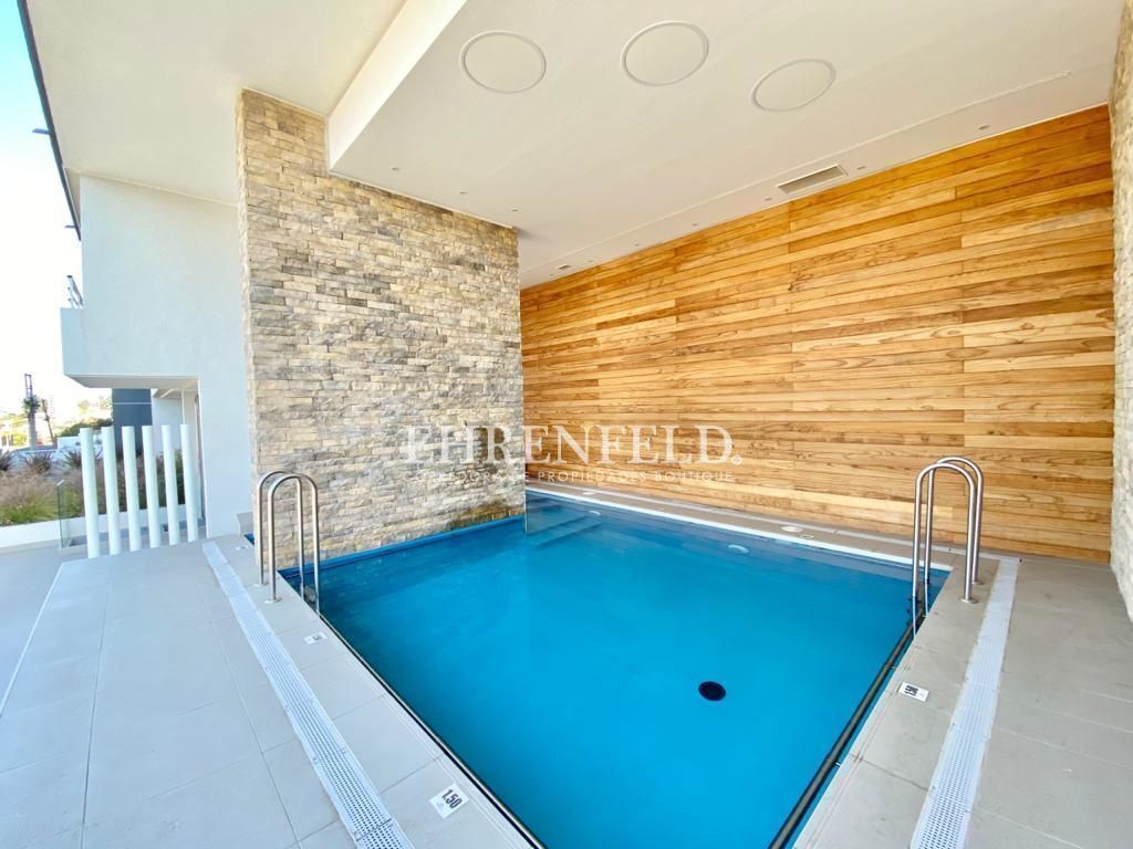 13 de 21: Piscina exterior.
