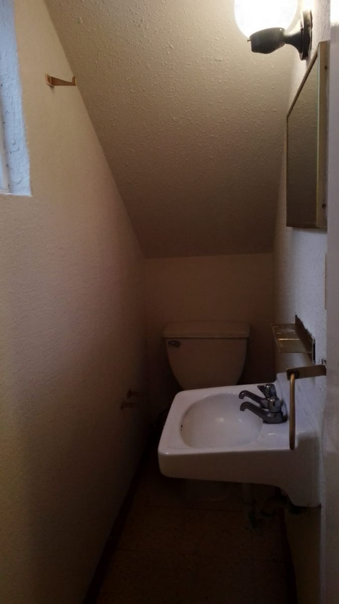 10 de 20: Medio baño en planta baja.