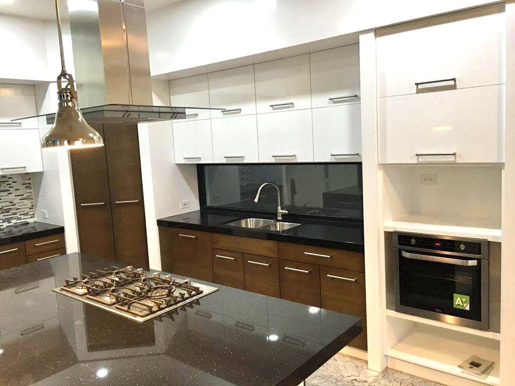 Residencia en VENTA en Priv. Don Juan, Hda. Agua Caliente - foto 3