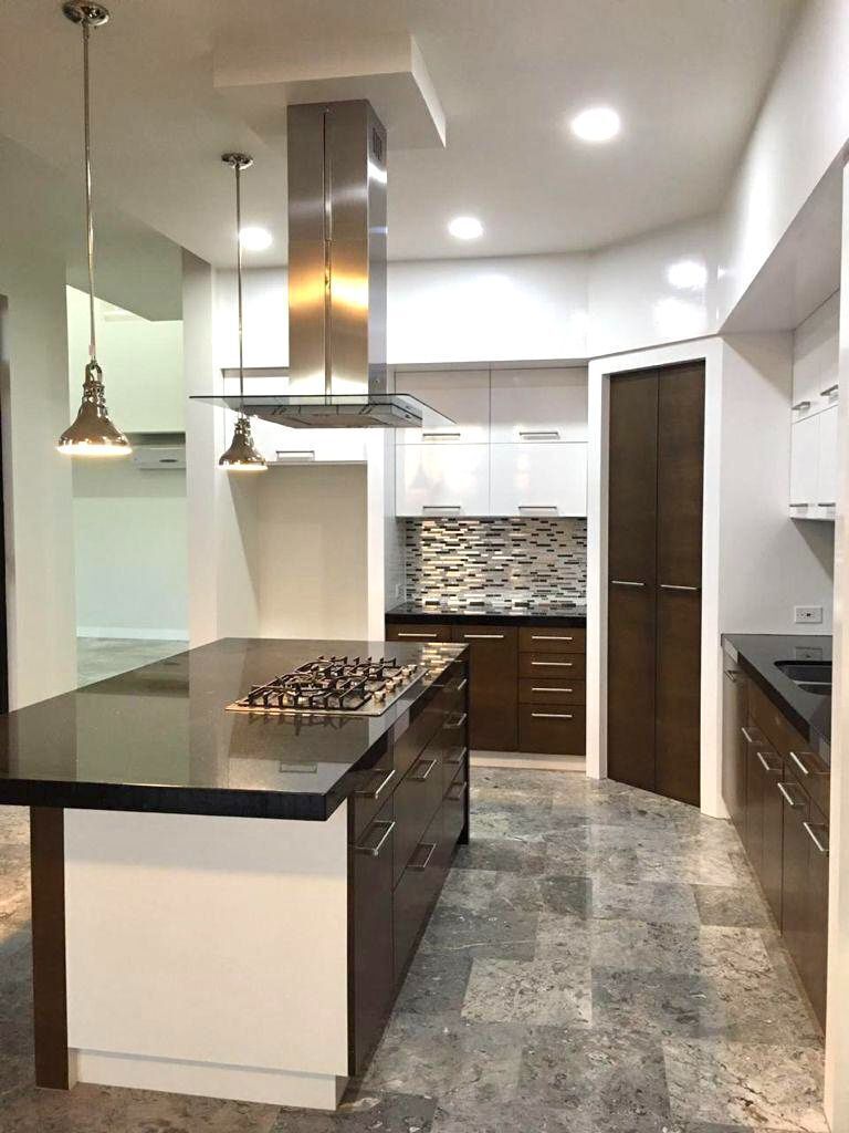 Residencia en VENTA en Priv. Don Juan, Hda. Agua Caliente - foto 2