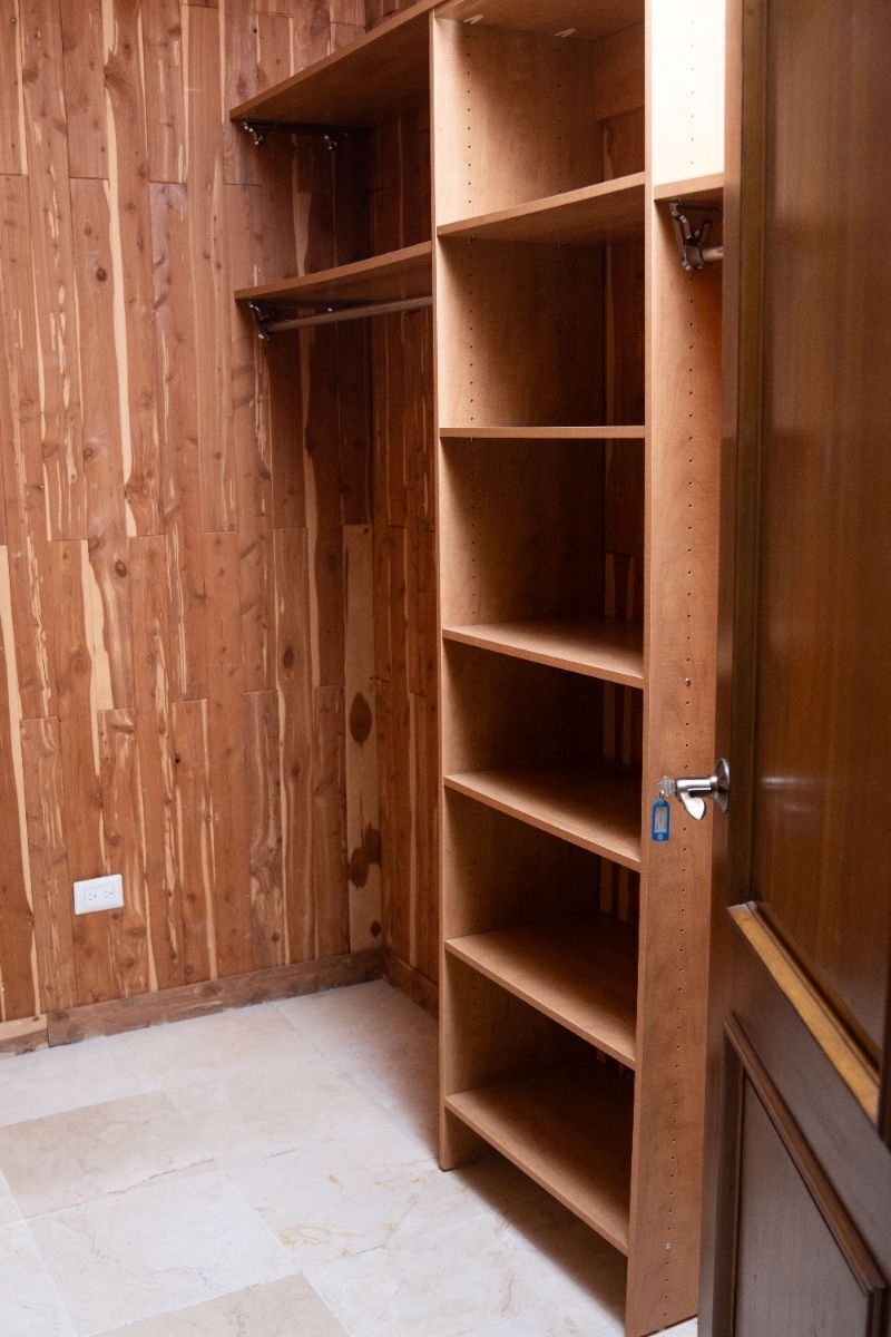 17 de 27: Closet