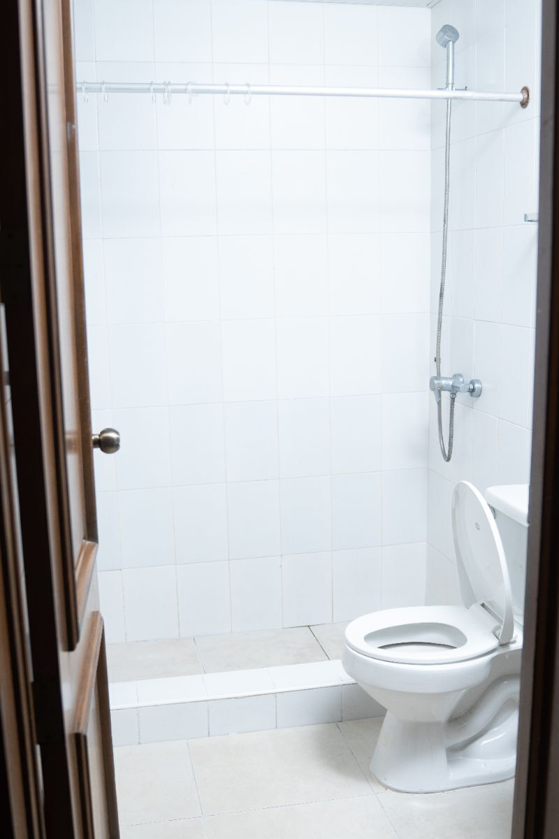 23 de 27: Baño de Servicio