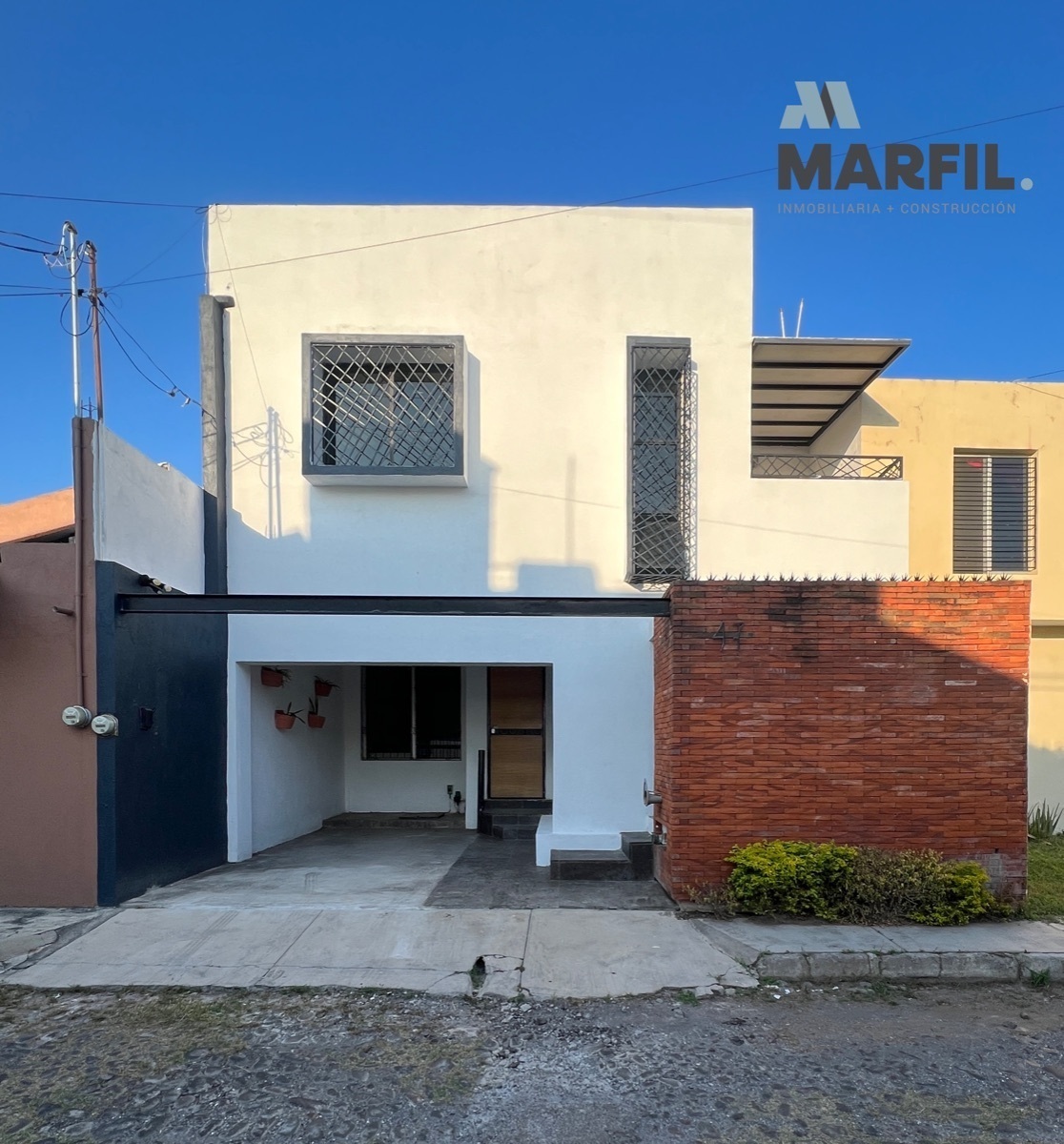 Casa en Venta Remodelada de 3 Recámaras + Estudio en Las Palmas Colima