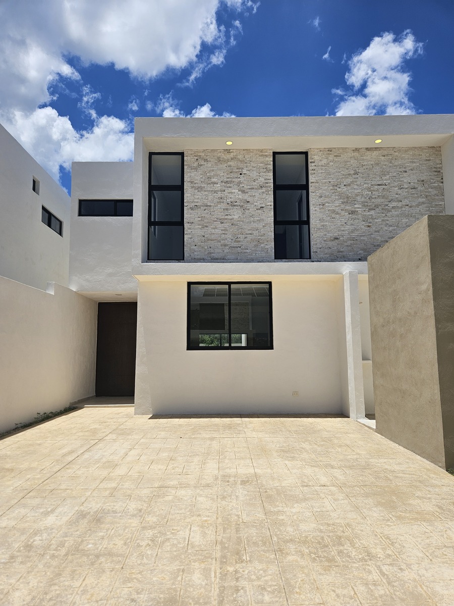 2 de 23: Fachada Principal