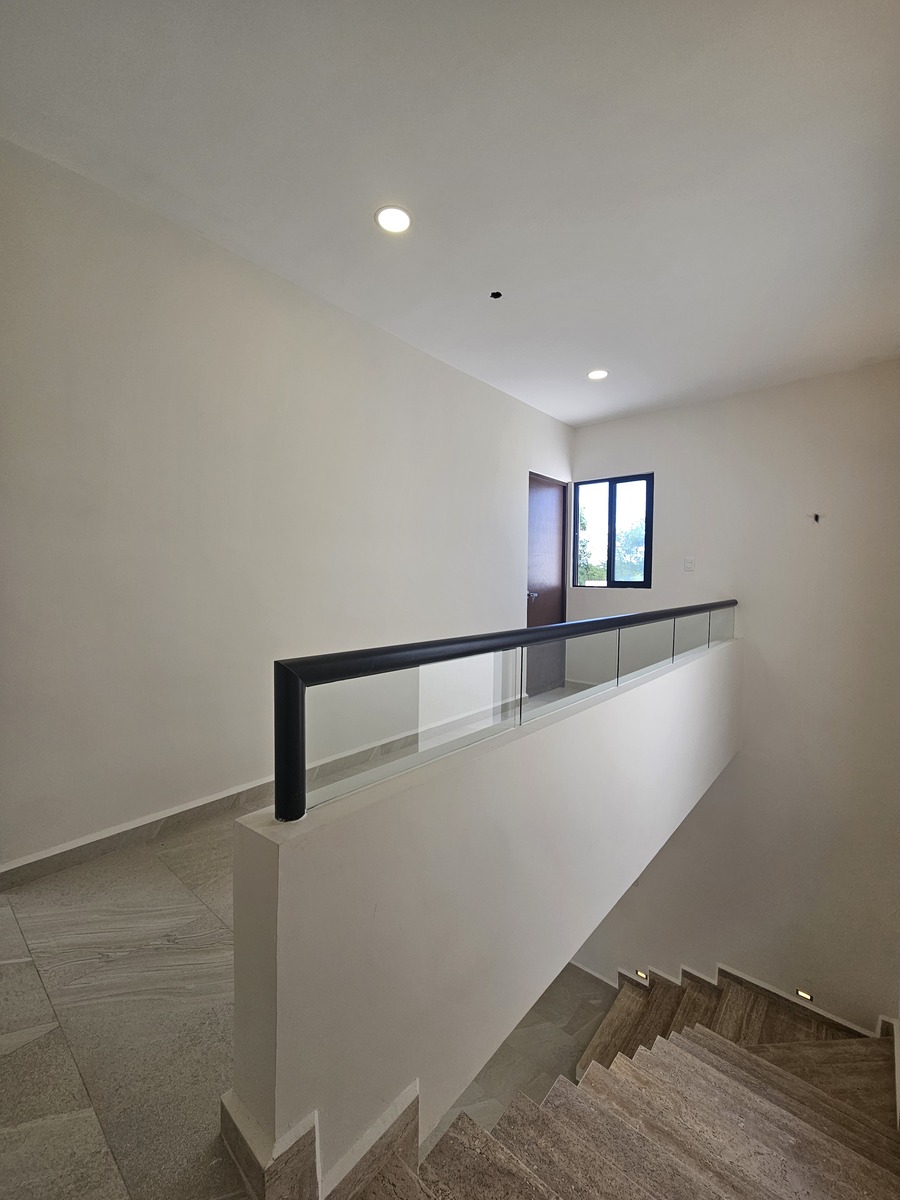 7 de 23: Pasillo Planta Alta