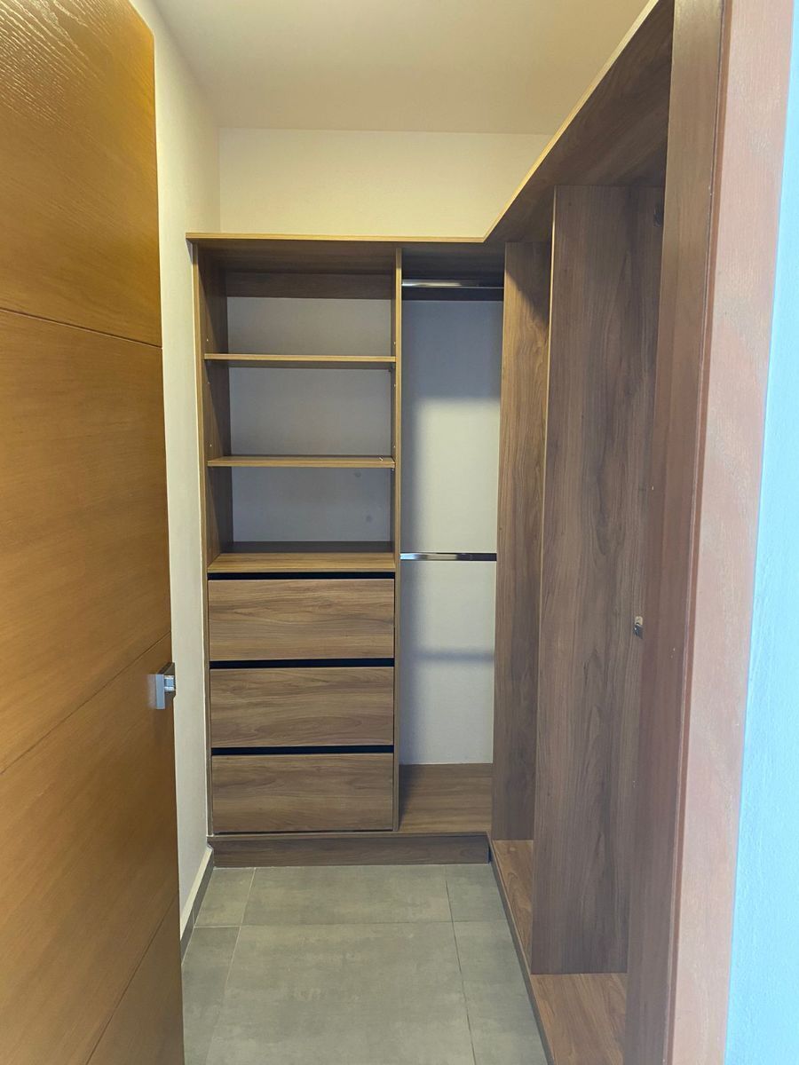 6 of 22: WALKING CLOSET
RECAMARA PRINCIPAL