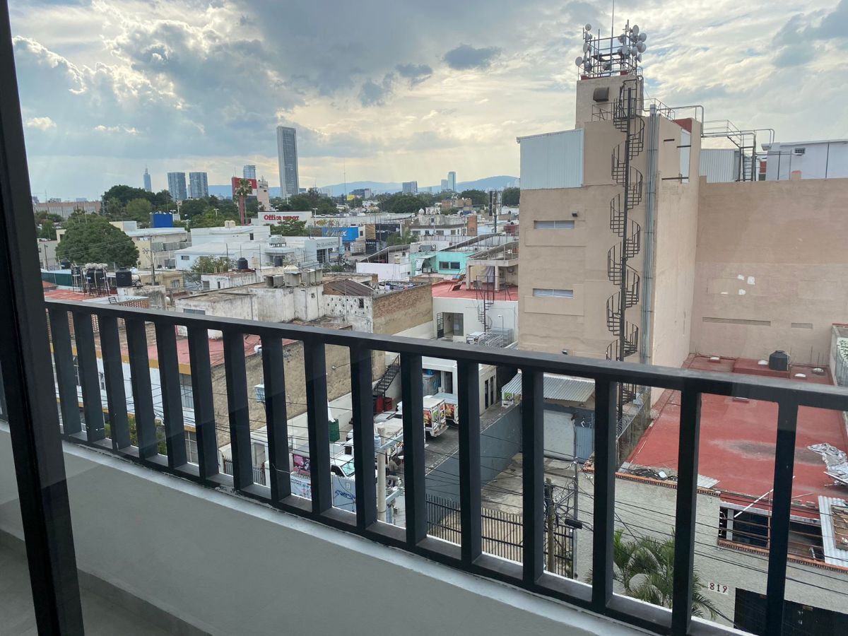 8 of 22: VISTA AV. AMERICAS