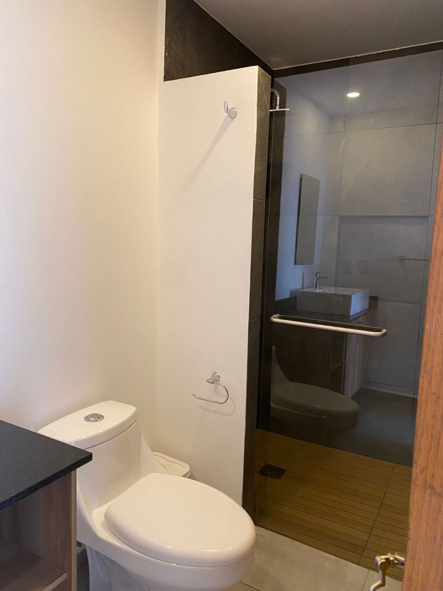 9 of 22: BAÑO COMPLETO