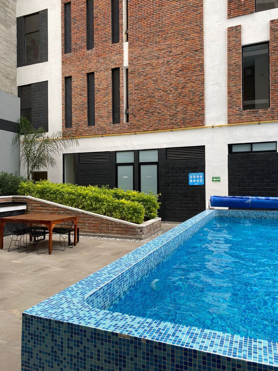 13 of 22: ALBERCA, ASOLEADEROS