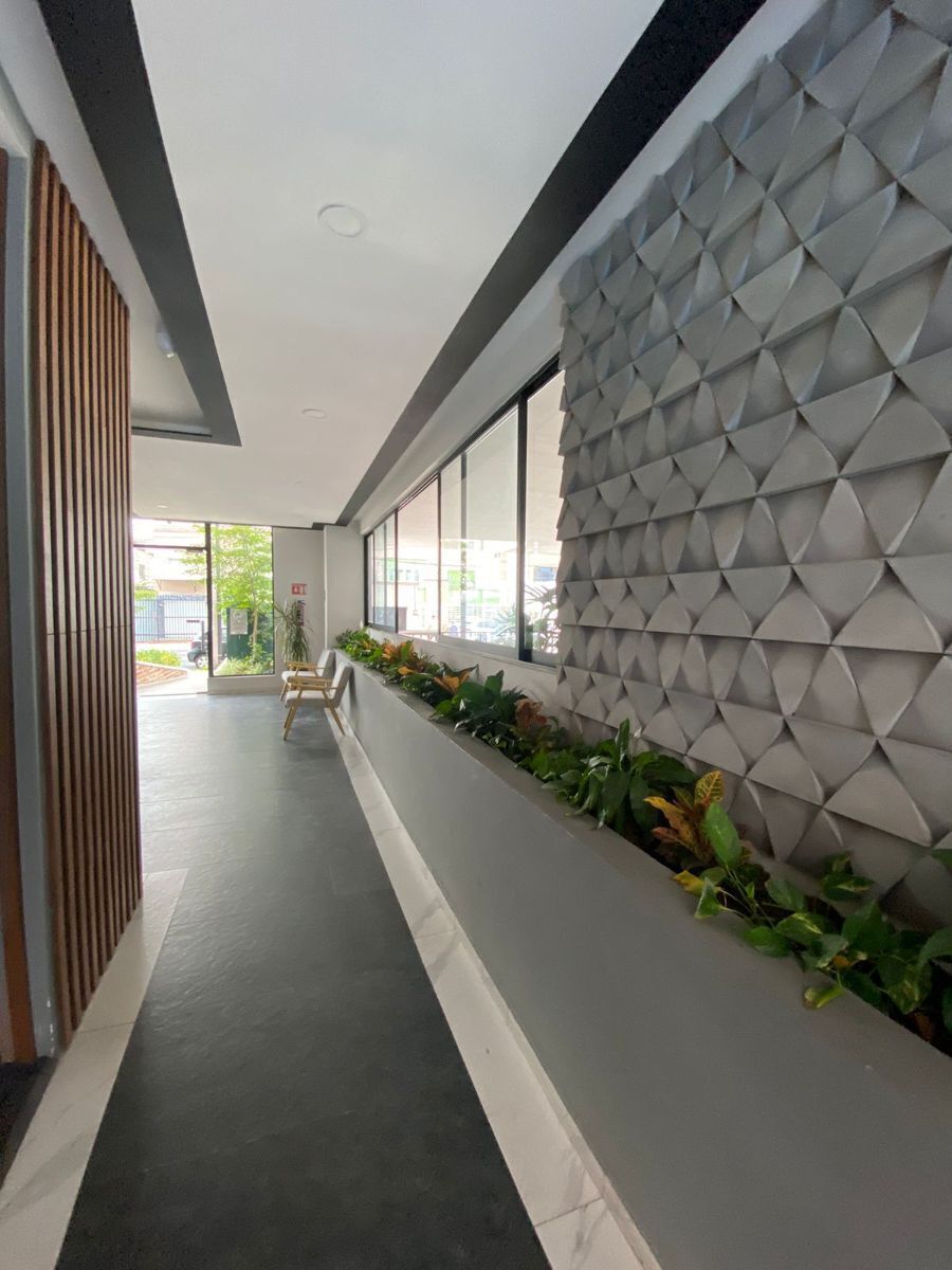 17 of 22: VISTA INTERIOR