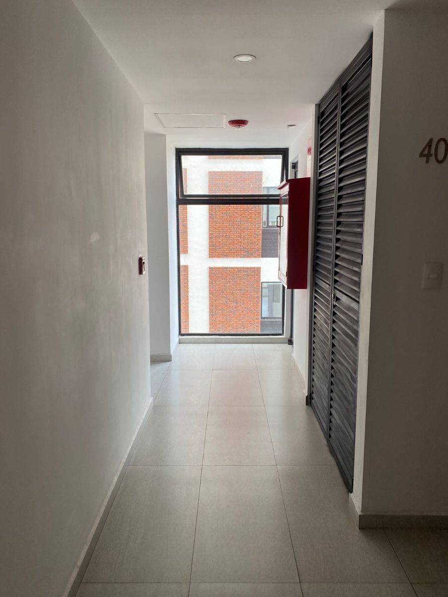 19 of 22: SALIDA DE ELEVADOR