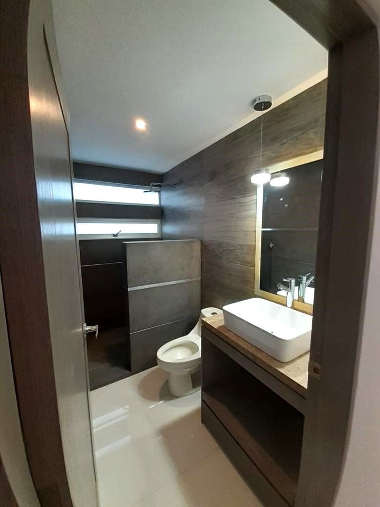 19 de 25: Baños con excelentes acabados.