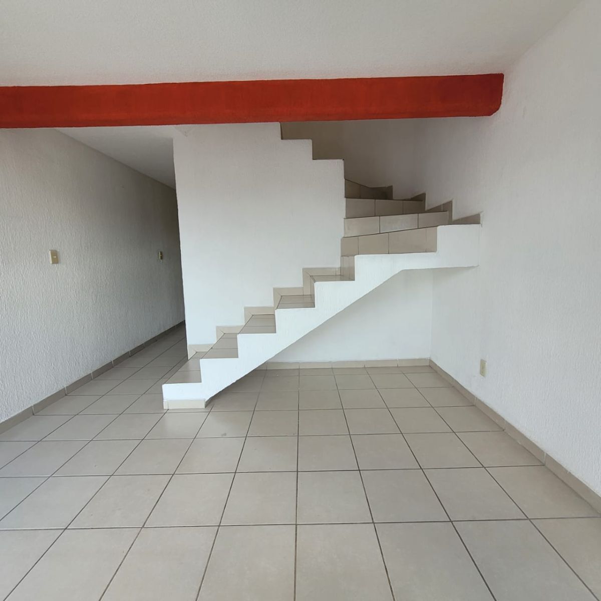 3 de 19: CASA EN BUENAS CONDICIONES