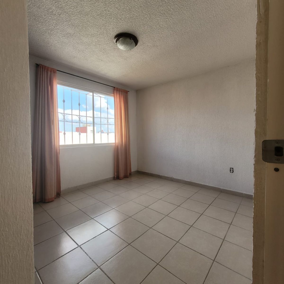 11 de 19: RECAMARA SECUNDARIA
