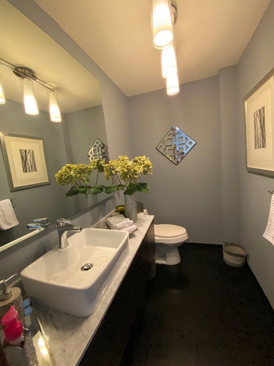 2 de 24: Medio baño de visitas